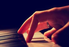 爱游戏体育：球员被质疑踢假球 柬埔寨足总输雄狮后展开调查.